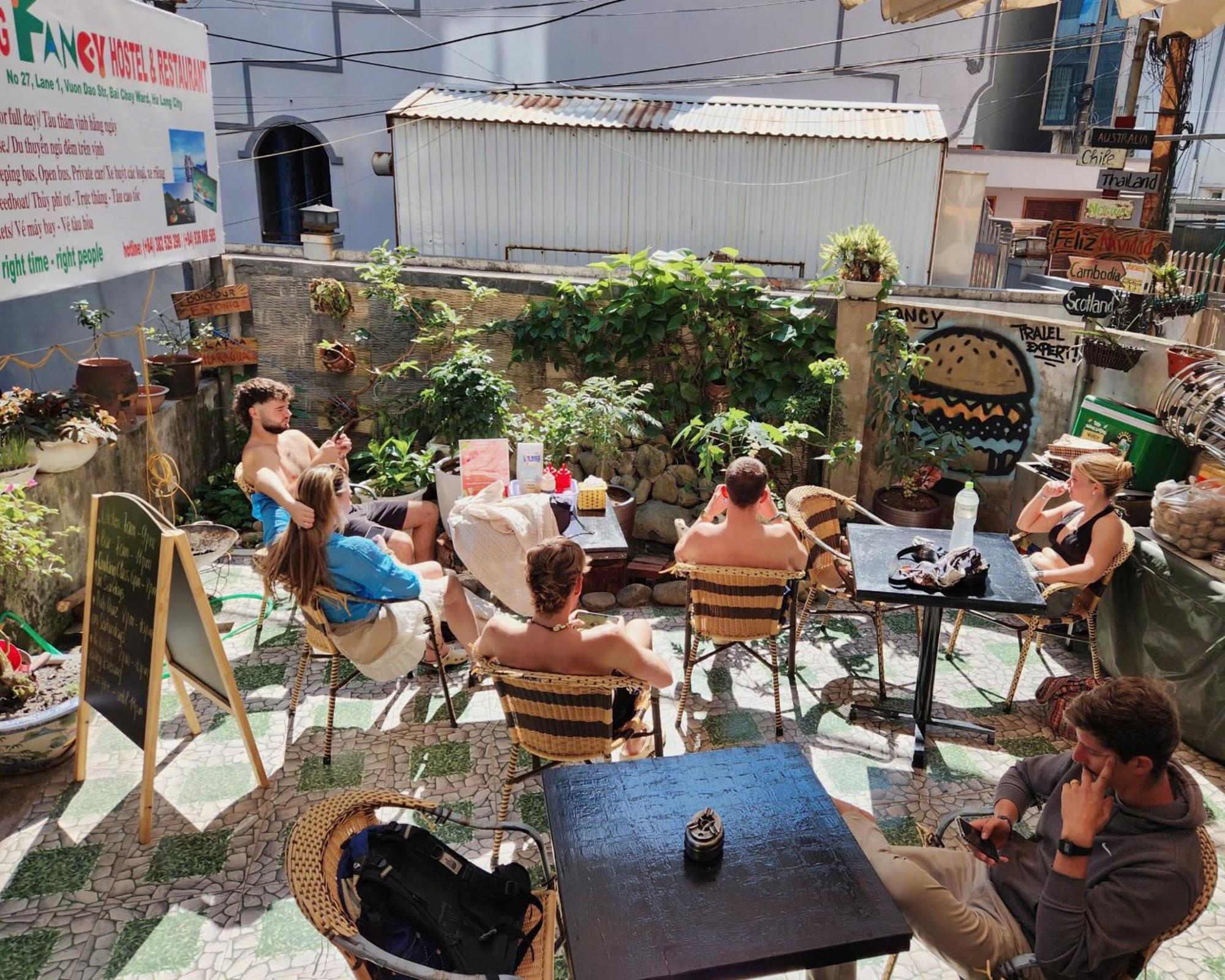 Ha Long Fancy Hostel With Vegetarian And Vegan Restaurant Exterior foto